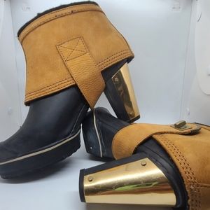 Sorel rubber 4" platform boot. Leather Toggle & Snap-on/off  spats/gaiters SZ 10